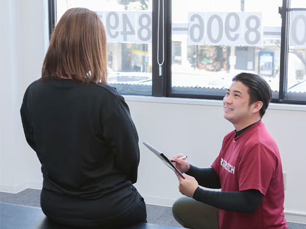 お悩みなどを聞き取りする様子